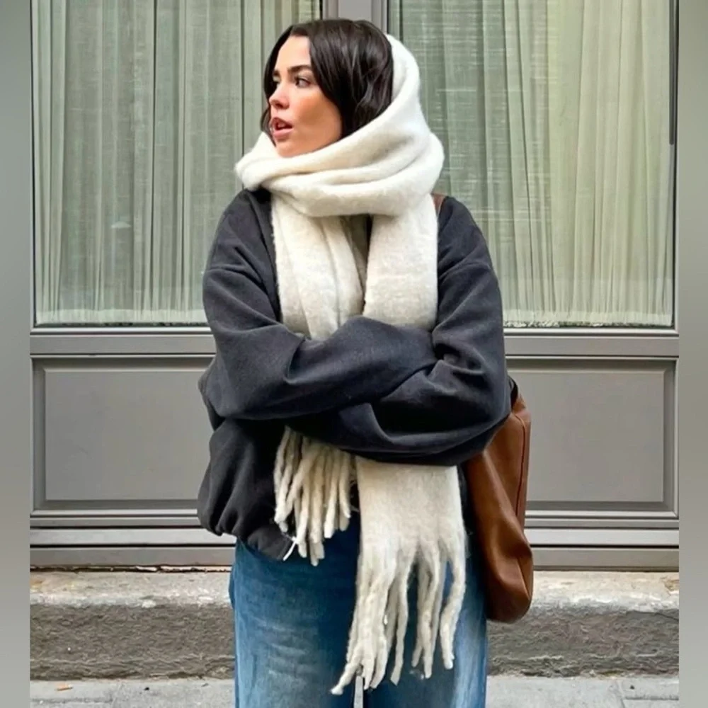STEVE MADDEN Super-Soft Knit Muffler Chunky White Oversized Scarf